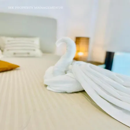 Villa By The 7 *