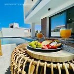 Villa By The 7 *