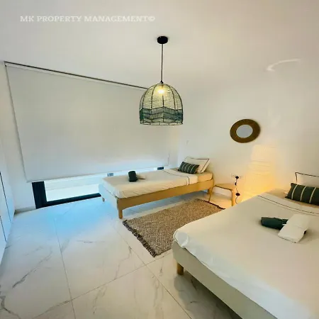 By The 7 Πρωταράς