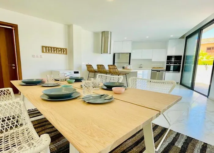 By The 7 Vilă Protaras