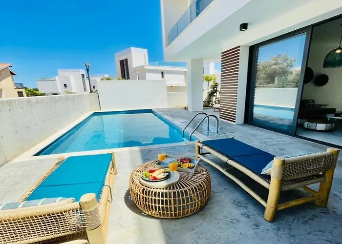 By The 7 Vilă Protaras