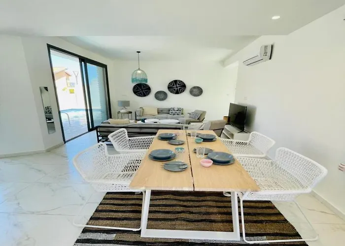 Vilă By The 7 Protaras